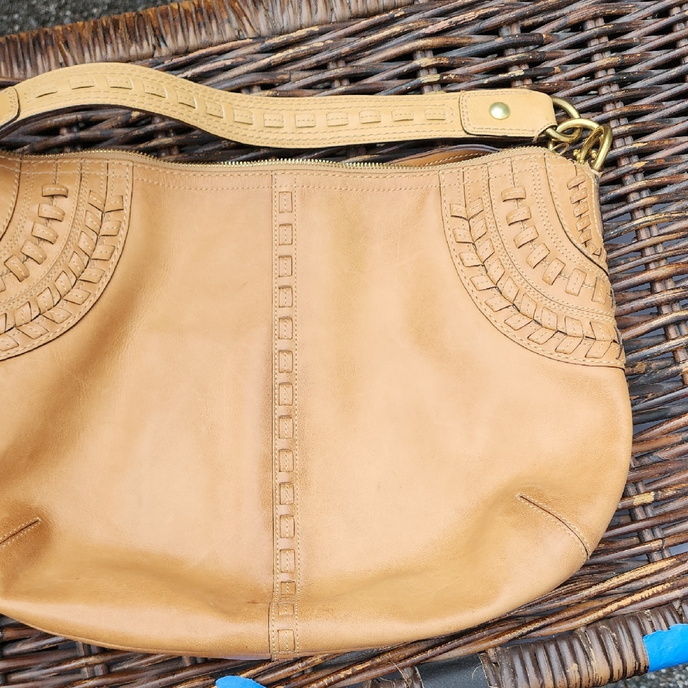 Elegant Tan Leather Shoulder Bag